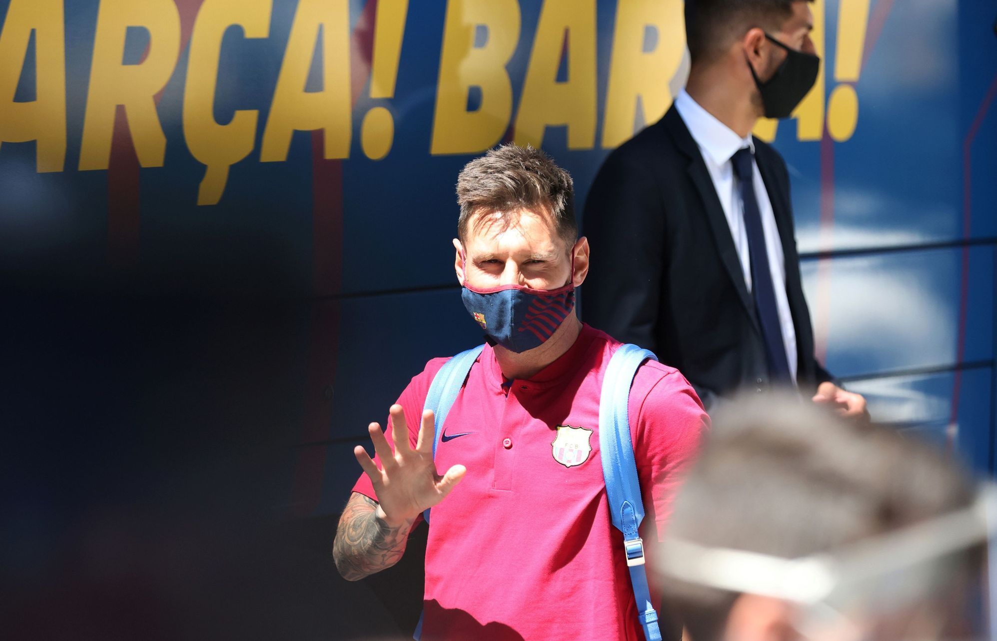 Lionel Messi u klubového autobusu před čtvrtfinále Ligy mistrů