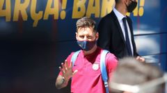 Lionel Messi u klubového autobusu před čtvrtfinále Ligy mistrů