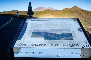 "Vaše dovolená, naše bída." Tenerife přestává být pro místní, přispěli k tomu i Češi