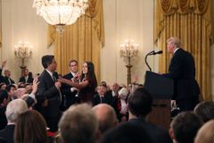 Bílý dům odebral akreditaci zpravodaji CNN po konfliktu s Trumpem na tiskovce