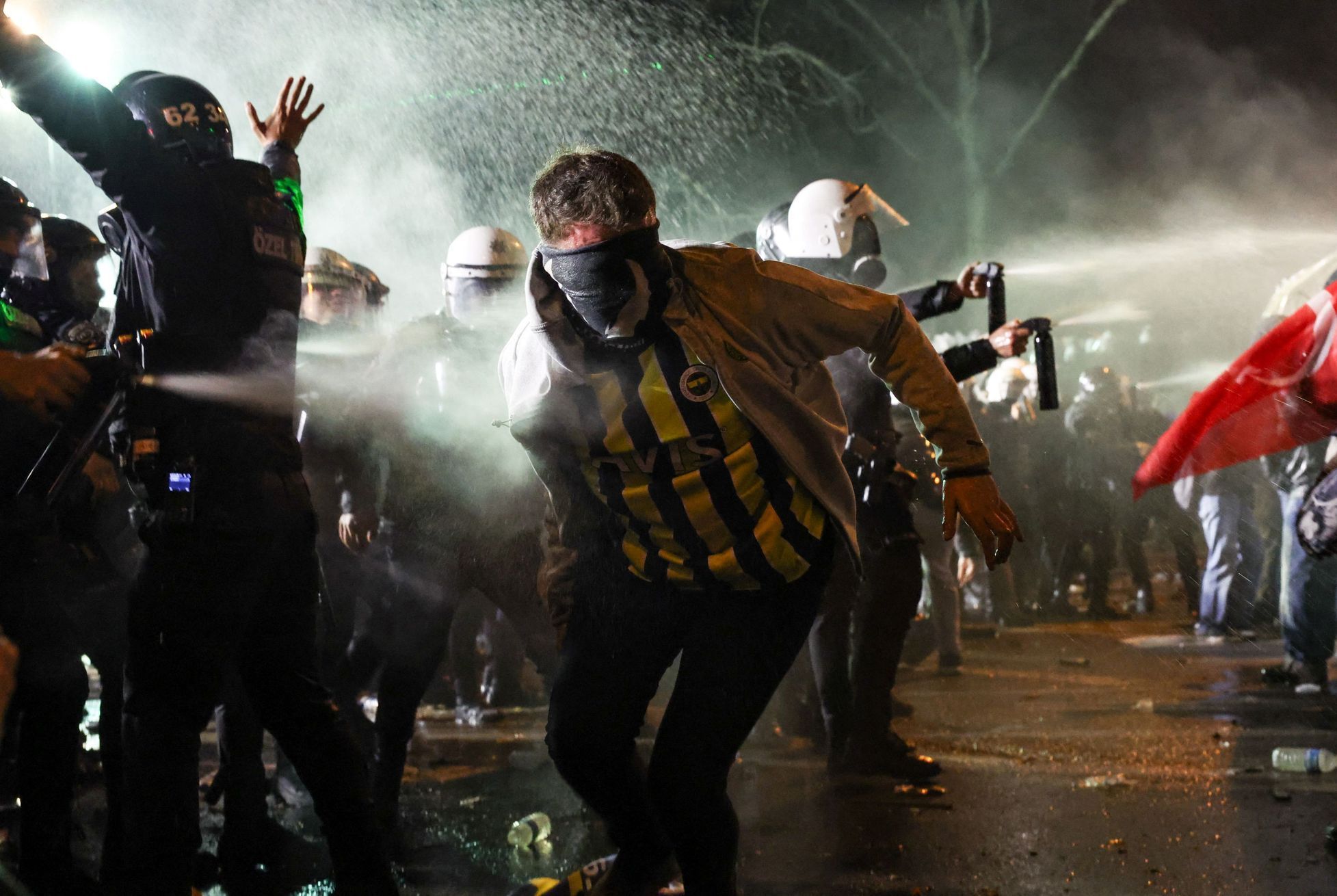 Turecko - protesty - zatčení starosty Istanbulu