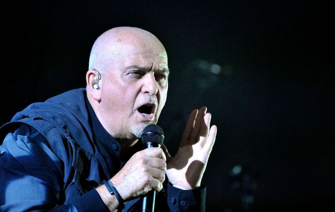 Opravdu chceme proměnit v Británii v čistě bílou, zbrexitovanou rovinu? ptá se Peter Gabriel.