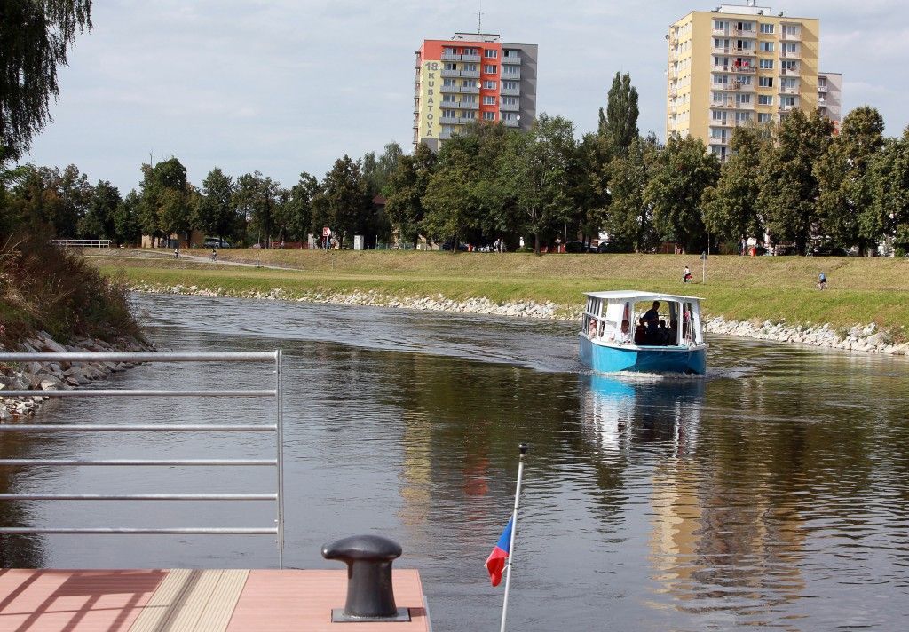 Splavná Vltava v ČB