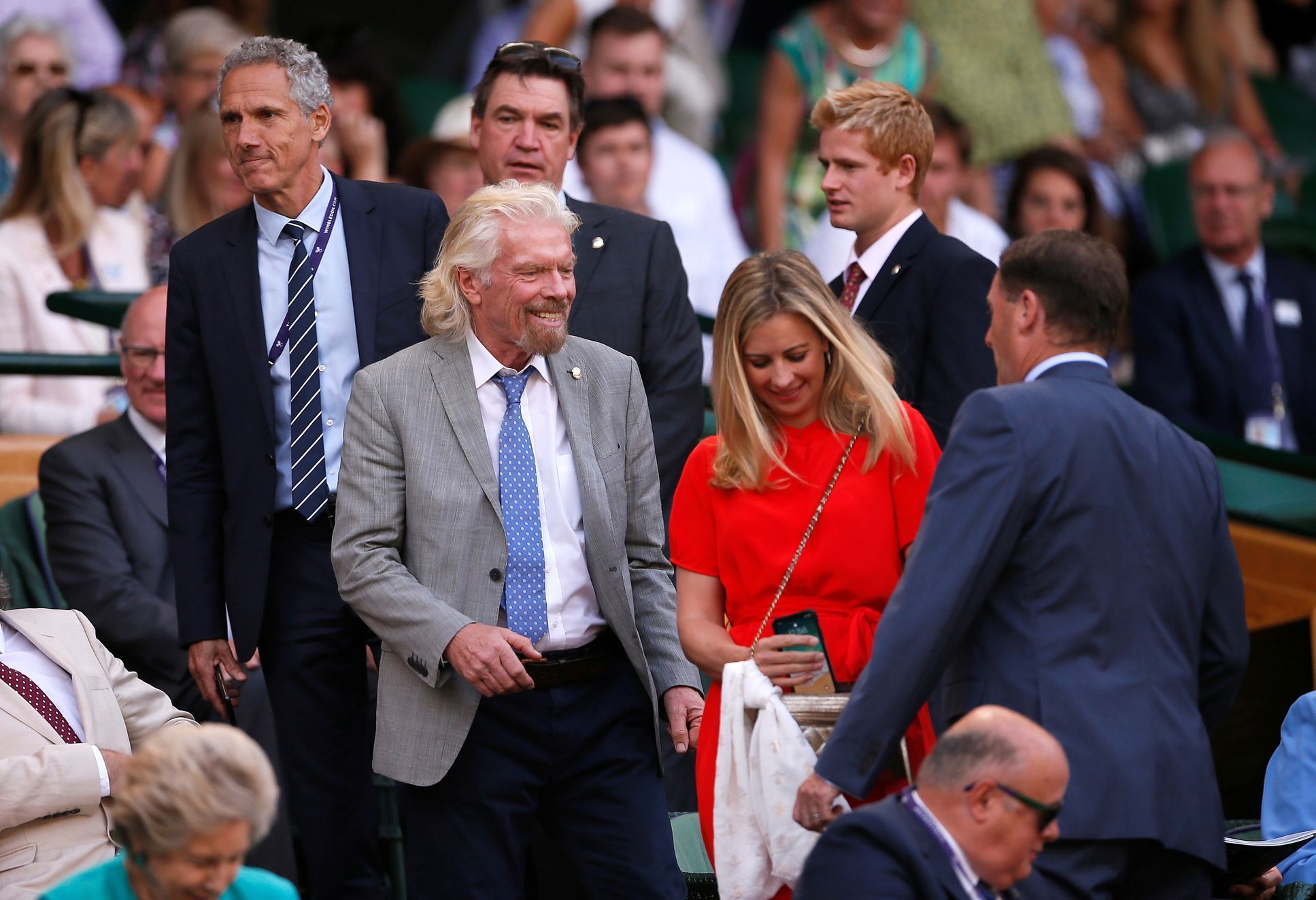 Richard Branson s manželkou Holly v hledišti semifinále Wimbledonu 2019