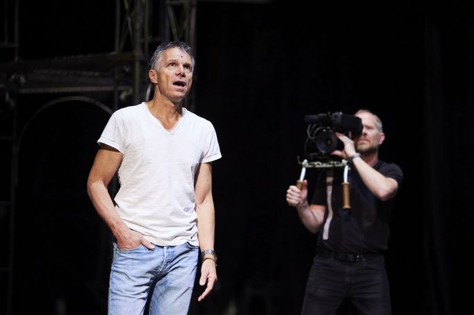 Snímek z dokumentu Janek Ledecký - Všechno bude fajn.