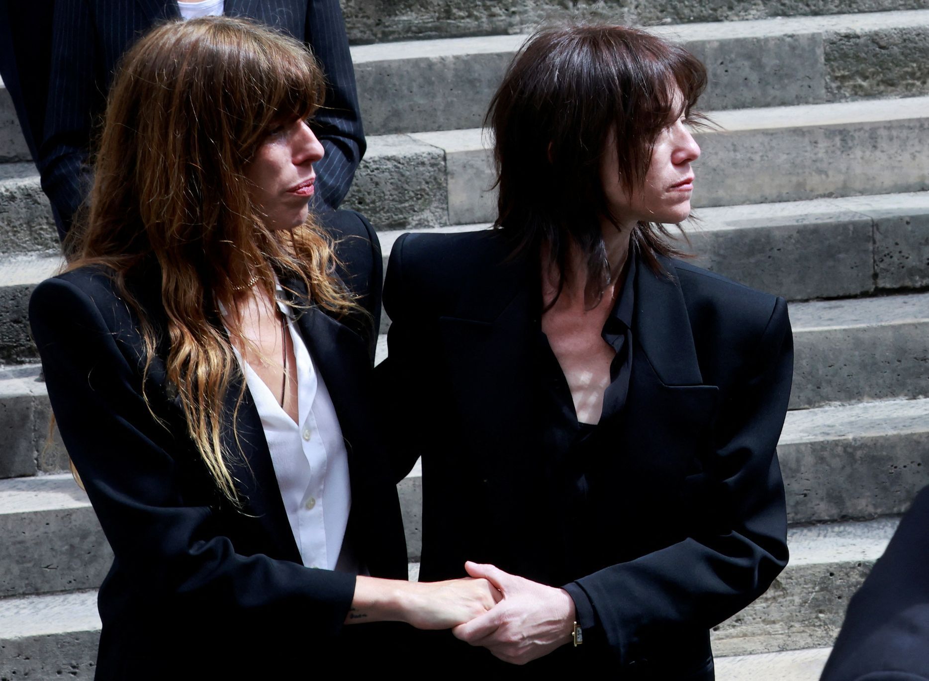 Pohřeb Jane Birkin: dcery Charlotte Gainsbourg, Lou Doillon