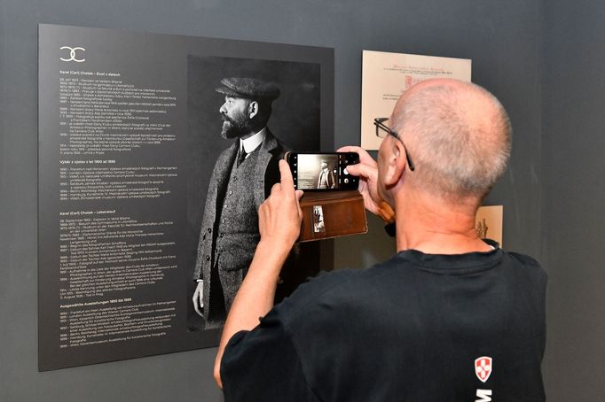 Karel Chotek - fotograf s modrou krví: fotografie z výstavy v Muzeu města Ústí nad Labem, září 2023