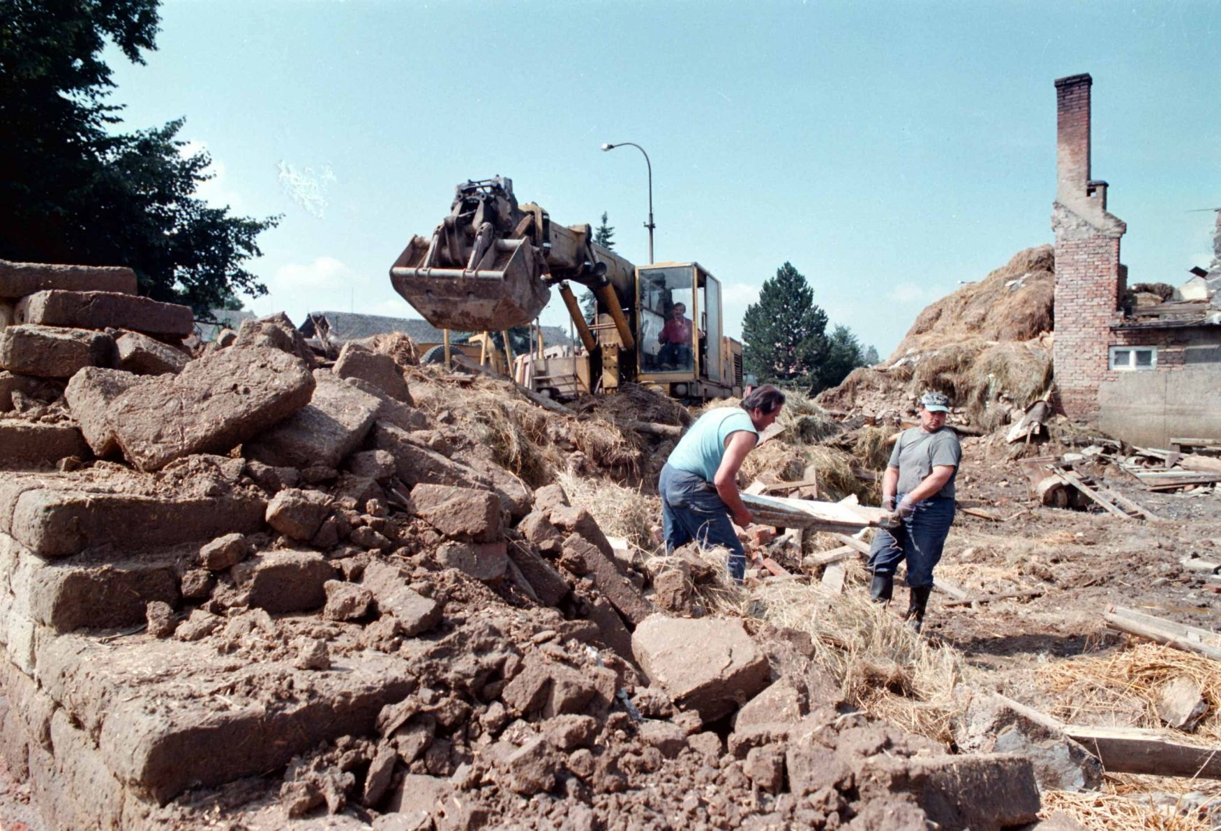 Archivní snímek z povodní v roce 1997, které postihly třetinu země, nejvíce Moravu a východní Čechy.