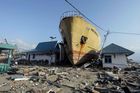 Po zemětřesení v Indonésii se pohřešuje přes 5000 lidí