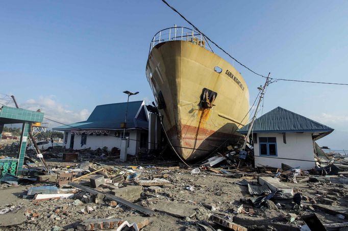 Následky ničivého tsunami v Indonésii