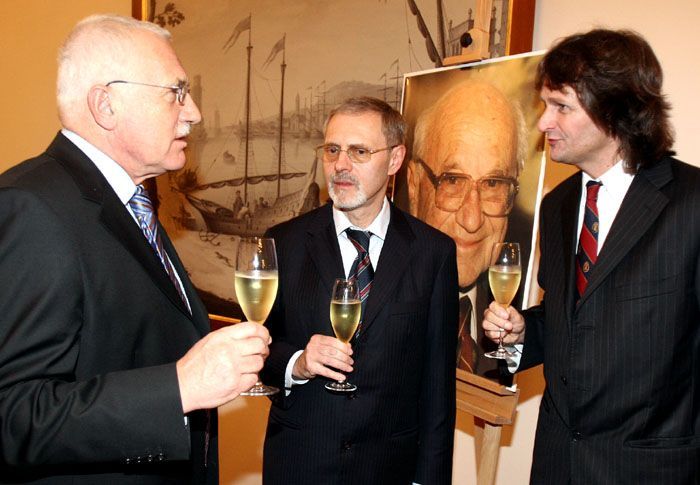 Na památku Miltona Friedmana.