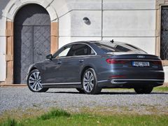 Audi A8 je v prodloužené verzi 5,32 metry ztělesněného automobilového majestátu.