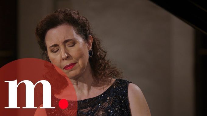 Angela Hewittová hraje árii z Bachových Goldbergovských variací.