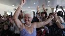 A contestant dances next to relatives and friends during a beauty contest for elderly women, in honour of Mother's Day, in Sao Paulo May 10, 2012. The event was held to promote greater self-esteem among senior citizens, according to organizer Nilton Guedes. REUTERS/Nacho Doce (BRAZIL - Tags: SOCIETY) Published: Kvě. 11, 2012, 3:09 dop.