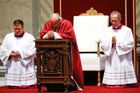 Velký pátek ve světě: Papež vzpomínal na dětské oběti útoků, v Seville se lidé v panice ušlapávali