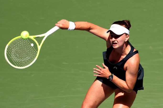 Barbora Krejčíková ve čtvrtfinále US Open proti Jessice Pegulaové