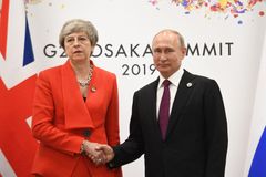 Chladná schůzka bez úsměvů. Mayová jednala s Putinem, poprvé od atentátu na Skripala