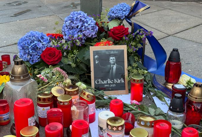 V Praze na Václavském náměstí vzniklo pietní místo pro zavražděnou ukrajinskou dívku Irynu Zarutskou i konzervativního republikánského influencera Charlieho Kirka.