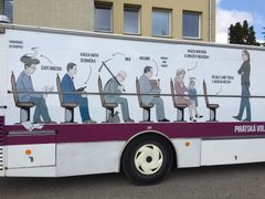 Vězeňský autobus Pirátů v kampani v roce 2017.