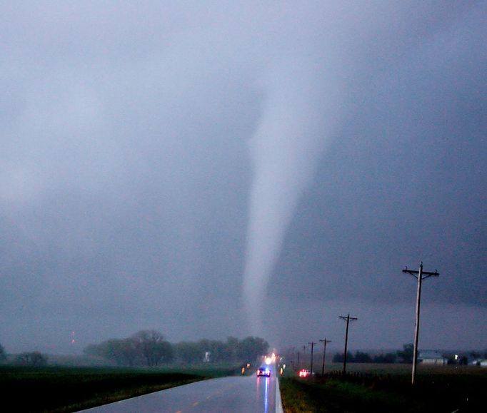 USA - Weather - Tornados in Oklahoma Tornados touch down in the farm fields west of Laverne in Oklahoma, during a severe thunderstorm passing through the Great Plains. | Location: Laverne, Oklahoma, USA.