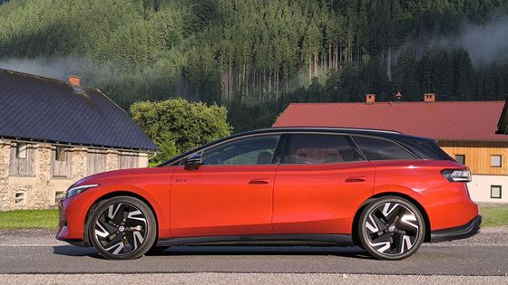 Tohle je vážně komfort. Namachrovaný elektrický kombík od VW má ale i své mouchy