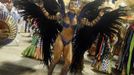 Drum queen Sabrina Sato of the Vila Isabel samba school participates in the annual Carnival parade in Rio de Janeiro's Sambadrome February 12, 2013. REUTERS/Pilar Olivares (BRAZIL - Tags: SOCIETY) Published: Úno. 12, 2013, 7:21 dop.