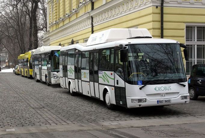 Autobusy na zemní plyn vyrábějí v Čechách tři výrobci - SOR, Karosa a Tedom.