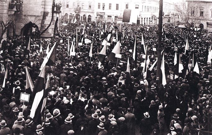 Oslavy výročí vzniku Československa 28. října 1929 v Mukačevě.