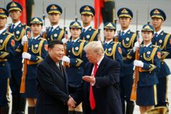 Obchodní boje pokračují. Trump chce uvalit na čínské zboží clo ve výši 100 miliard dolarů
