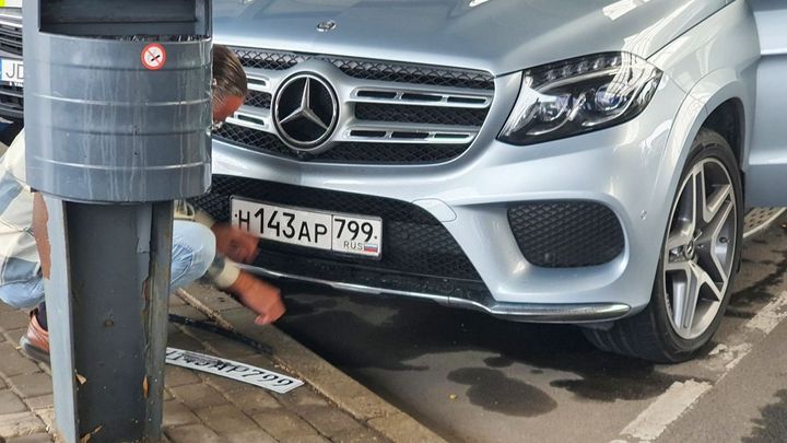 Rusové jezdí po Evropě s falešnými "espézetkami". Za ty své se stydí; Zdroj foto: Aktuálně.cz / DELFI Aculiecinieks / Delfi.lv / Se souhlasem k užití