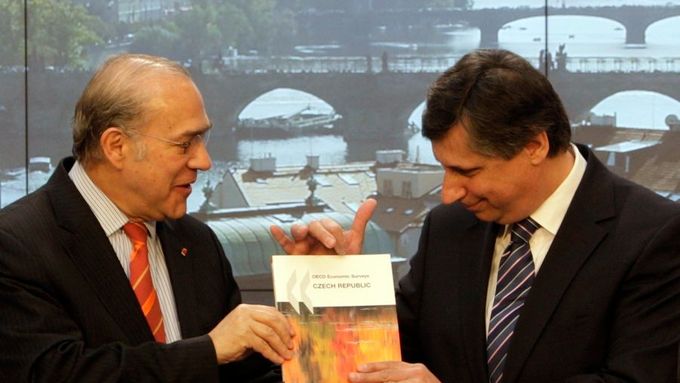 Letos v dubnu navštívil generální tajemník OECD i Prahu.