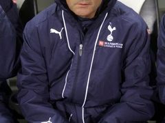 Ustaraný trenér Juande Ramos. Tottenhamu se letos nedaří v anglické lize ani v Poháru UEFA.