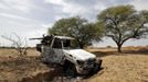 A destroyed vehicle with a machine gun believed to belong to Islamist rebels is seen on the road between Sevare and the recently liberated town of Konna January 26, 2013. REUTERS/Eric Gaillard (MALI - Tags: CIVIL UNREST CONFLICT MILITARY TRANSPORT POLITICS) Published: Led. 26, 2013, 3:15 odp.