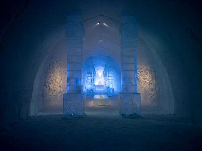 Artists: Sofi Ruotsalainen, Mats Nille Nilsson & Lena Kriström ICEHOTEL Main Hall: I Indialand