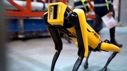 To je váš nový kolega. Čtyřnohý robot získal pozici zaměstnance na ropné plošině