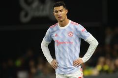 Další ostuda Manchesteru United, dostal čtyři góly od Watfordu. Prohrál i West Ham