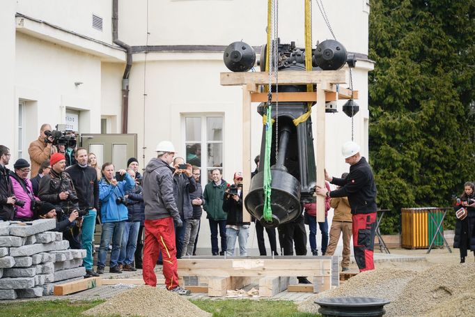 Demontování největšího dalekohledu Štefánikovy hvězdárny. Praha, 6. 4. 2022