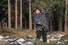 31-year old Jana Facunová is trying to support her family of five by earning some bucks in the forests of Krušné hory. "I was trained as a cook and waitress. I call somewhere and they tell me they have, say, two vacancies, come to see us. But as soon as I show up, they tell me the jobs have been taken," says Facunová. "I have a Czech name - but when they see I am Romani, that's the end."