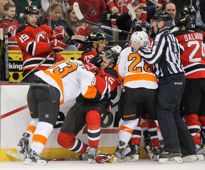 NHL, New Jersey Devils - Philadelphia Flyers: Jakub Voráček (93) - Stefan Matteau (15)