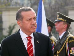 Premiér Erdogan má důvod ke chmurám. Francouzi Ankaru nechtějí.