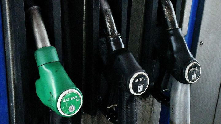 Benzin je nejlevnější za poslední dva roky, cena klesla pod 36 korun za litr