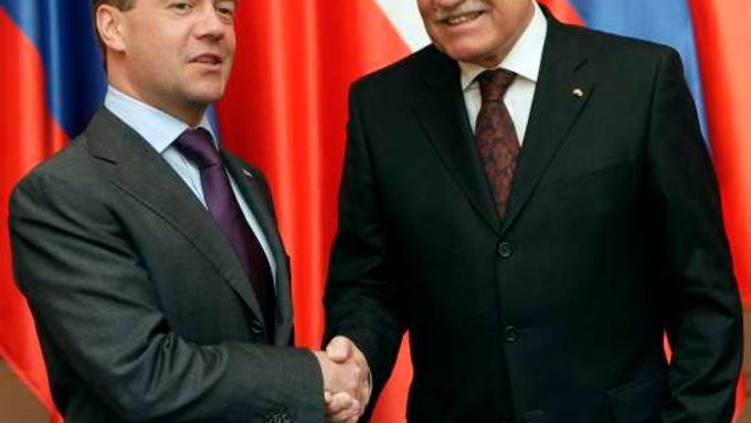 Prezidenti Medveděv a Klaus na Hradě podepíší několik bilaterálních smluv