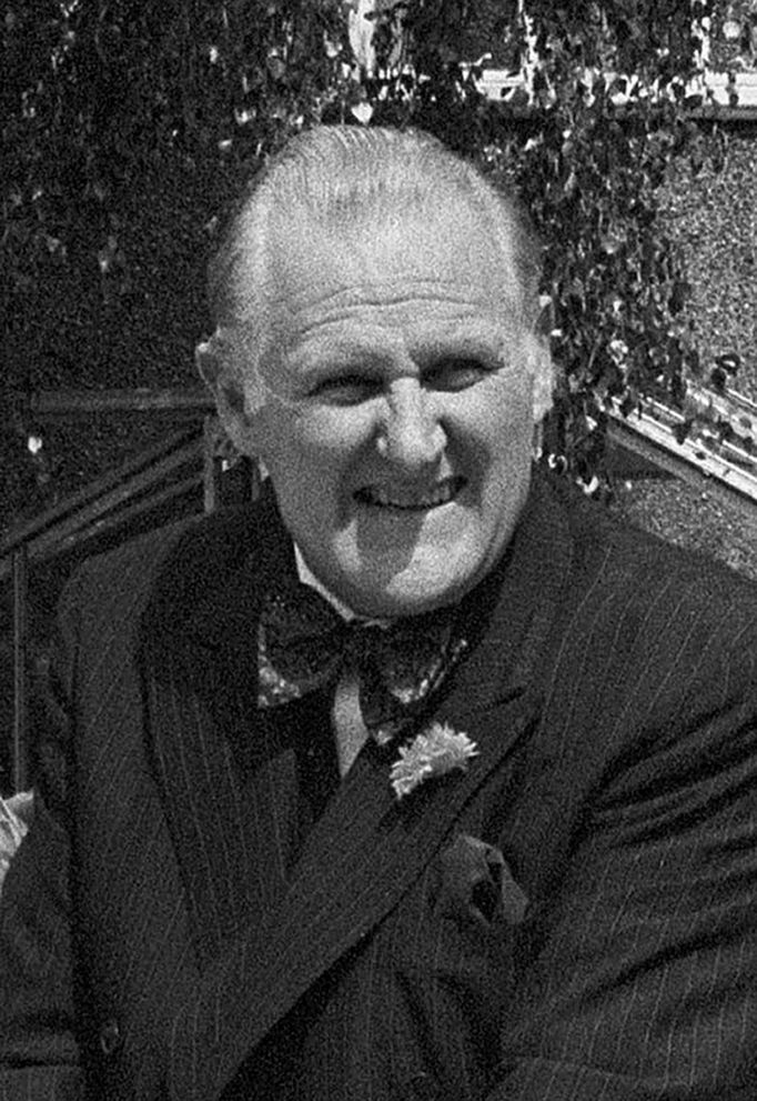 Peter Vaughan na archivním snímku