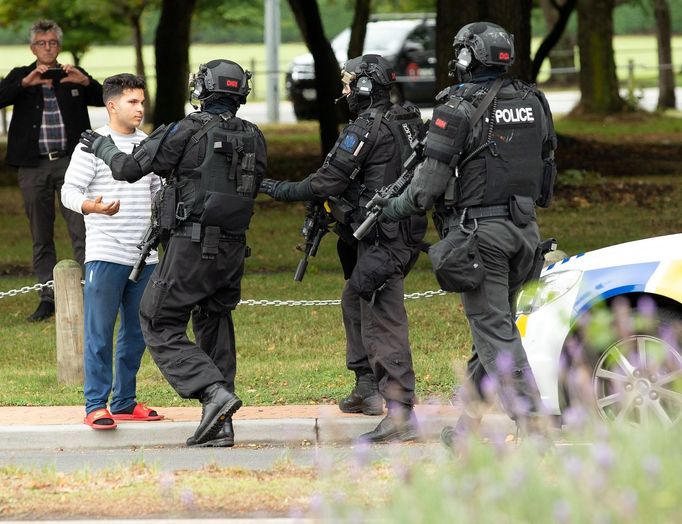 Policie na místě činu střelby v Christchurchu.