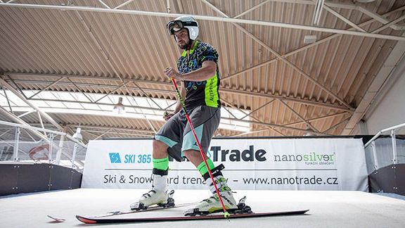 Lyžařský trenažér si vyzkoušel i reprezentant ČR v rychlostním lyžování a skicrossu Radim Palán, který je ambasadorem značky nanosilver®