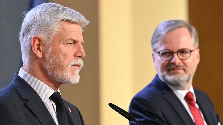 Výhrady prezidenta k vládě rostou. Seznam výtek, které od něj uslyší premiér Fiala