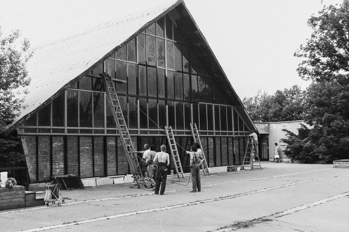 Archivní snímek z historie Brněnské ZOO, která letos v srpnu roku 2023 oslavila kulaté výročí 70. let od svého založení.