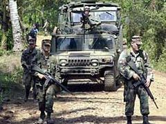 Armáda bojuje na Filipínách s muslimskými i komunistickými povstalci.
