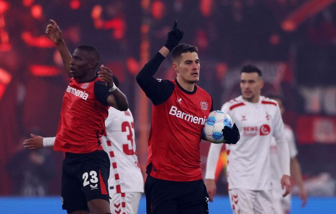 Patrik Schick slaví gól v poháru proti Kolínu nad Rýnem.