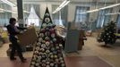 An employee walks past a display showing hand paint glass Christmas and New Year decorations at the "Biryusinka" toy factory in Russia's Siberian city of Krasnoyarsk November 27, 2012. The factory, founded in 1942, produces decorative glass spheres, which can be found on Christmas trees all over the country and in Moscow's Kremlin in particular, during the festive season. REUTERS/Ilya Naymushin (RUSSIA - Tags: SOCIETY) Published: Lis. 27, 2012, 4:27 odp.